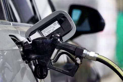 随着汽油价格上涨 美国与石油生产商和炼油厂联系