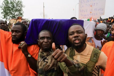 尼日尔抗议要求法国军队在政变后撤离