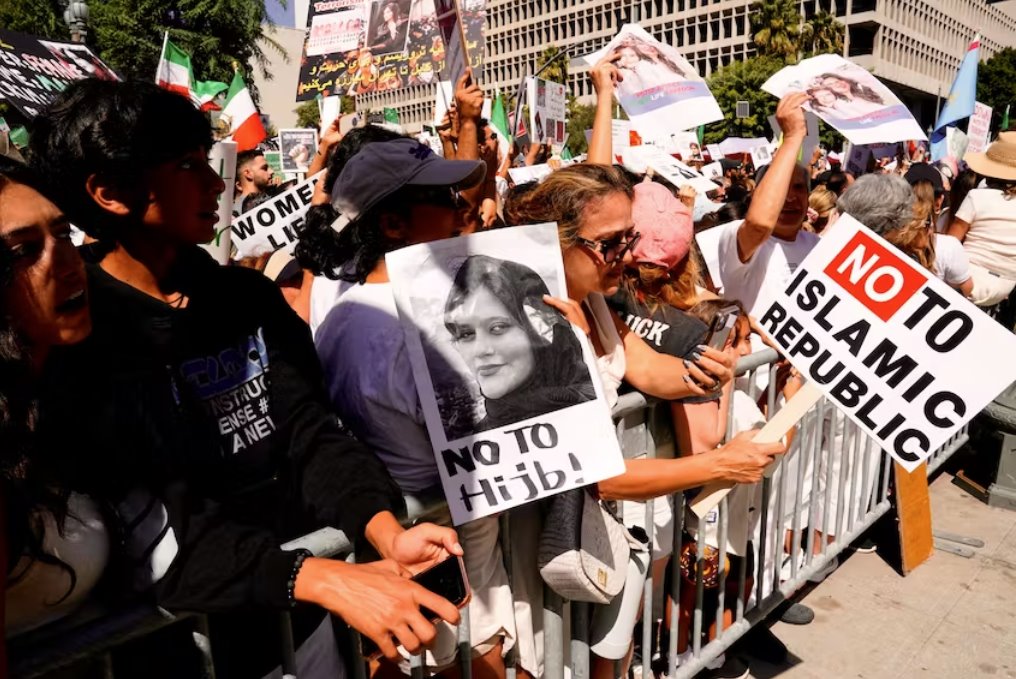 洛杉矶命名十字路口以纪念引发伊朗抗议的妇女