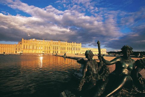卢浮宫因威胁而关闭后 凡尔赛宫发出炸弹警报