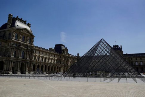 巴黎卢浮宫因安全原因关闭 游客疏散