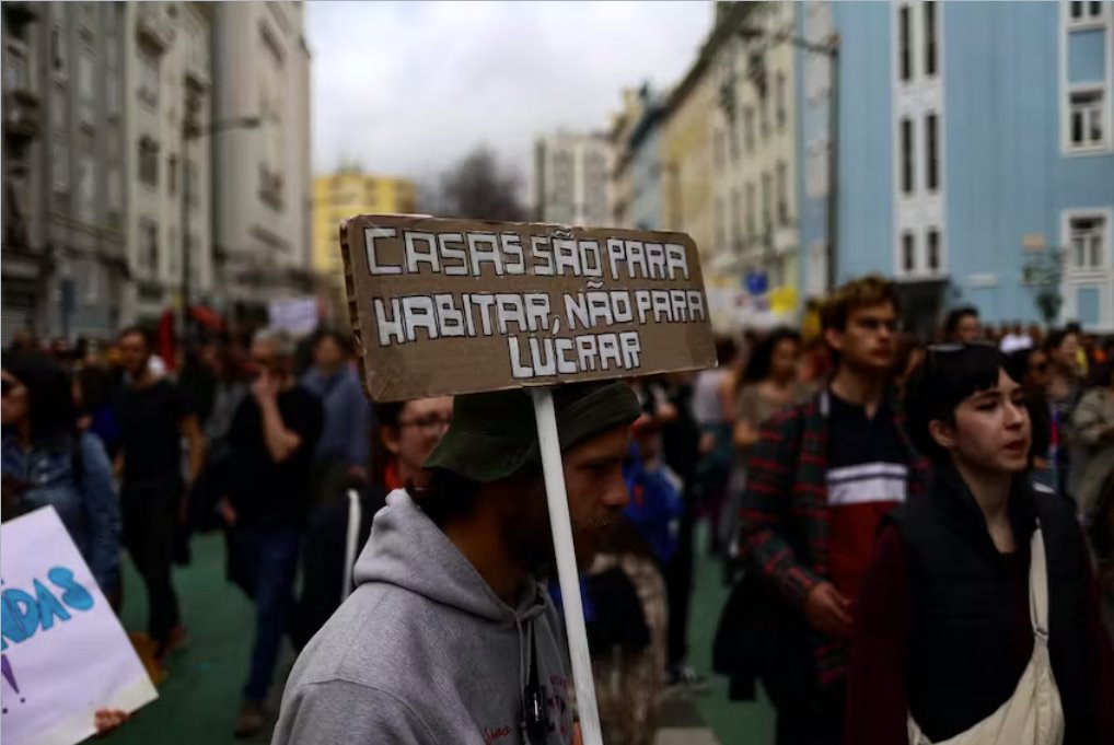 葡萄牙住在帐篷里的移民加入抗议房价的行列