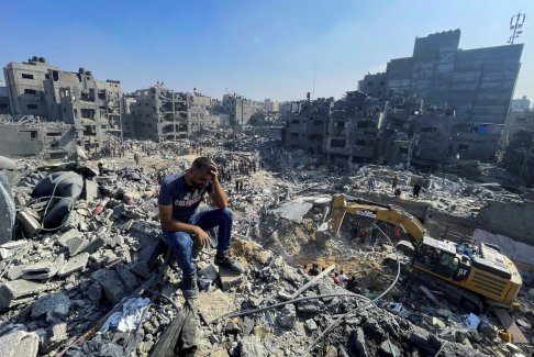 以色列对难民营的袭击造成超过195人死亡