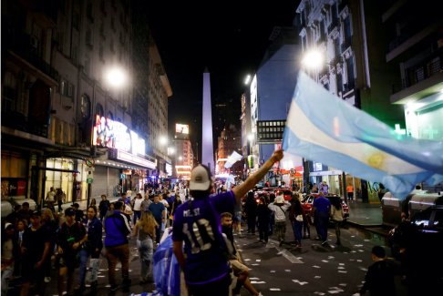 阿根廷总统哈维尔·米莱必须学会政治游戏才能做出