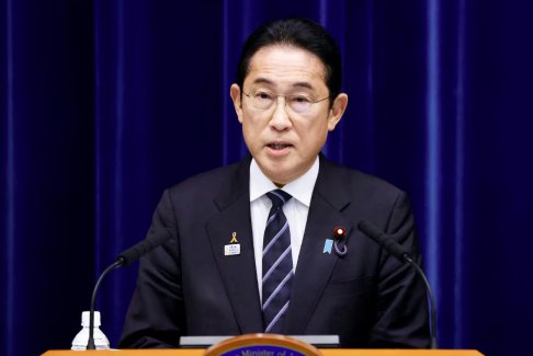 日本首相希望在筹款丑闻中“恢复信任”