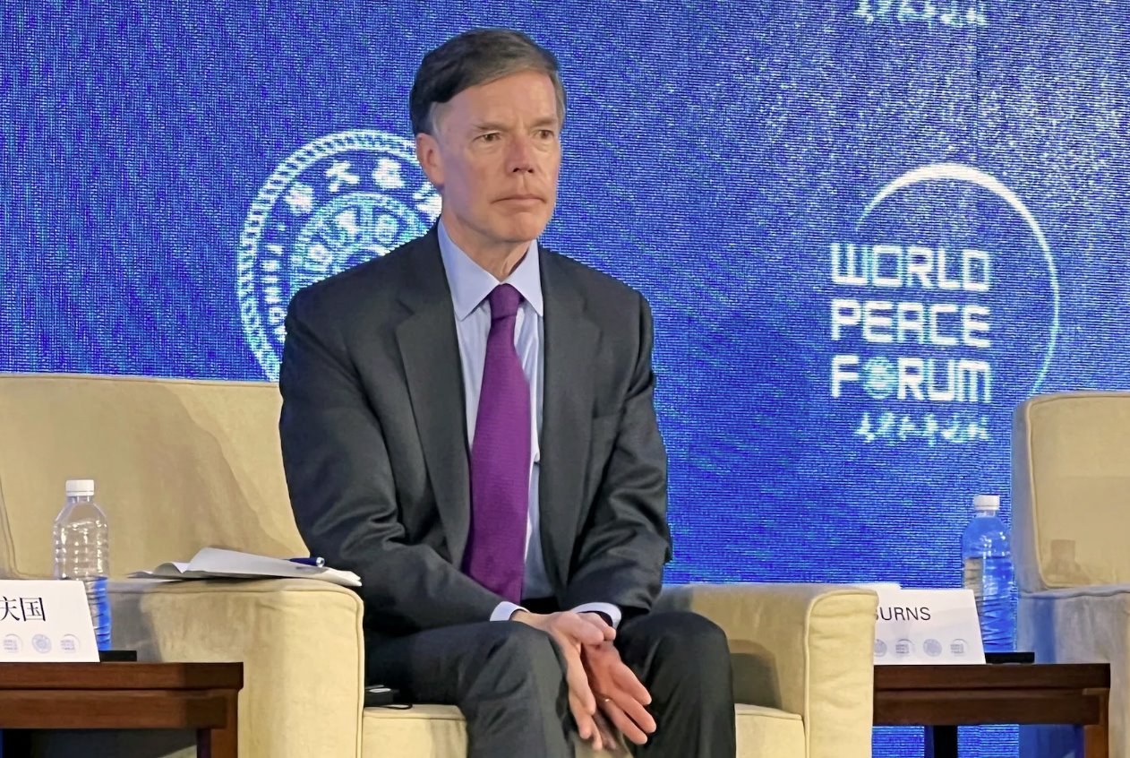 美国驻华大使尼古拉斯·伯恩斯于2022年7月4日出席在中国北京清华大学举行的世界和平论坛。