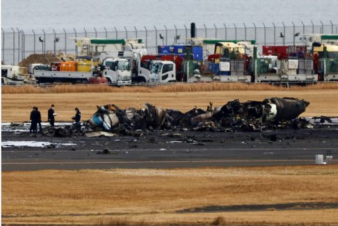 日本称海岸警卫队飞机在跑道相撞前显然未获得起飞