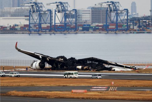 日本航空机组人员如何带领367名乘客从燃烧的飞机中