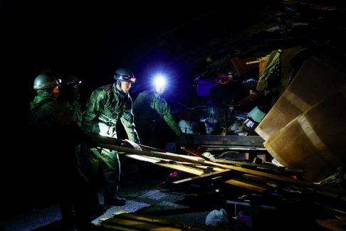 日本地震死亡人数接近100美国准备提供援助