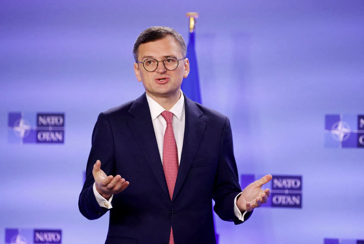 2023年11月29日,乌克兰外交部长德米特罗·库莱巴(DmytroKuleba)出席在比利时布鲁塞尔联盟总部举行的北约外长会议期间举行的新闻发布会。