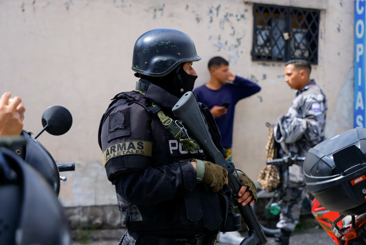 2024年1月8日，LosChoneros犯罪集团头目何塞·阿道夫·马西亚斯（化名“菲托”）在厄瓜多尔基多失踪，警方在因骚乱采取安全行动后离开印加监狱。