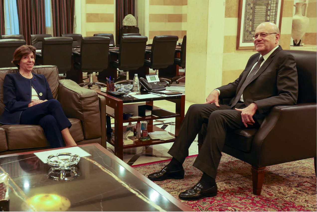 法国外交部长凯瑟琳·科隆纳于2023年12月18日在黎巴嫩贝鲁特会见黎巴嫩看守总理纳吉布·米卡蒂。