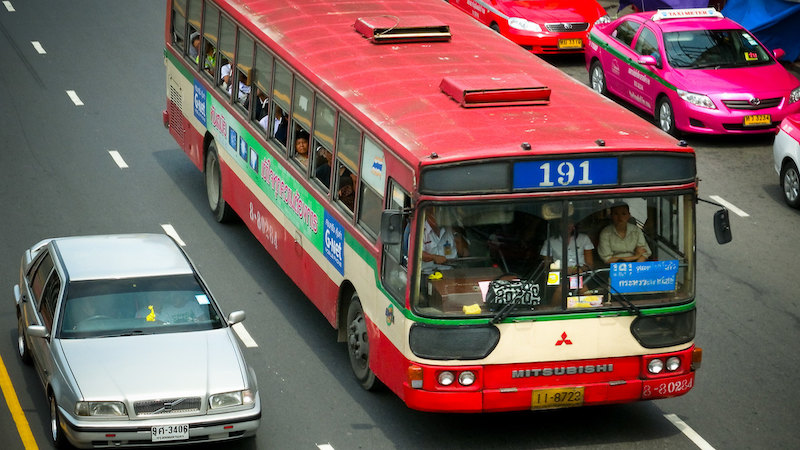 曼谷用电动公交车取代汽油公交车