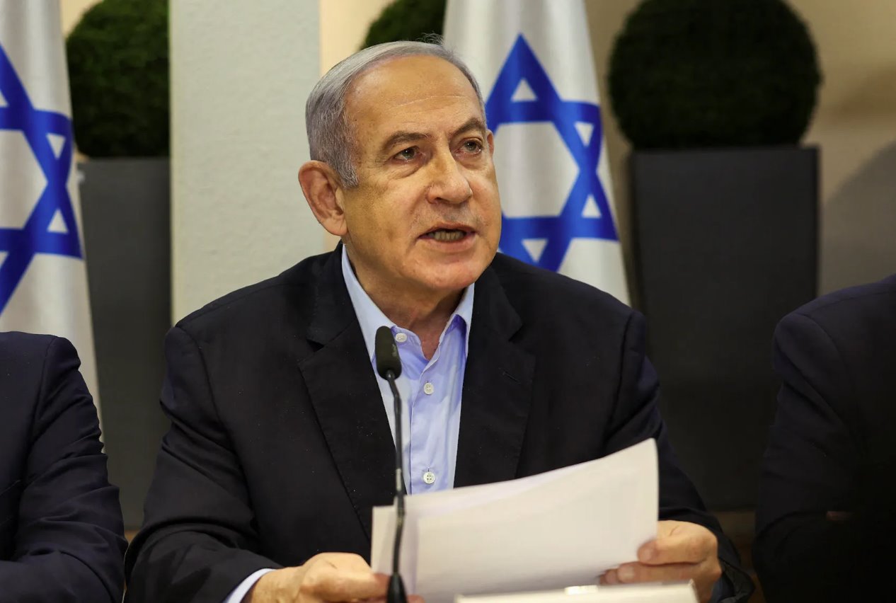 以色列总理本杰明·内塔尼亚胡于2024年1月7日在以色列特拉维夫举行的国防部每周内阁会议上发表讲话。