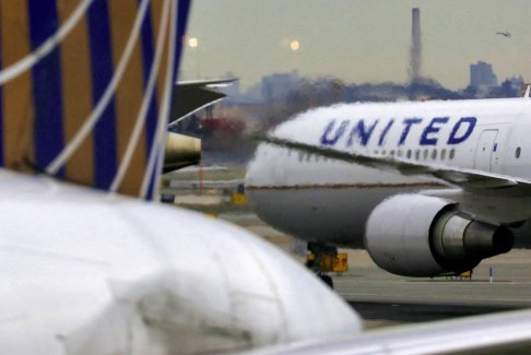 美国航空公司提高了托运行李费