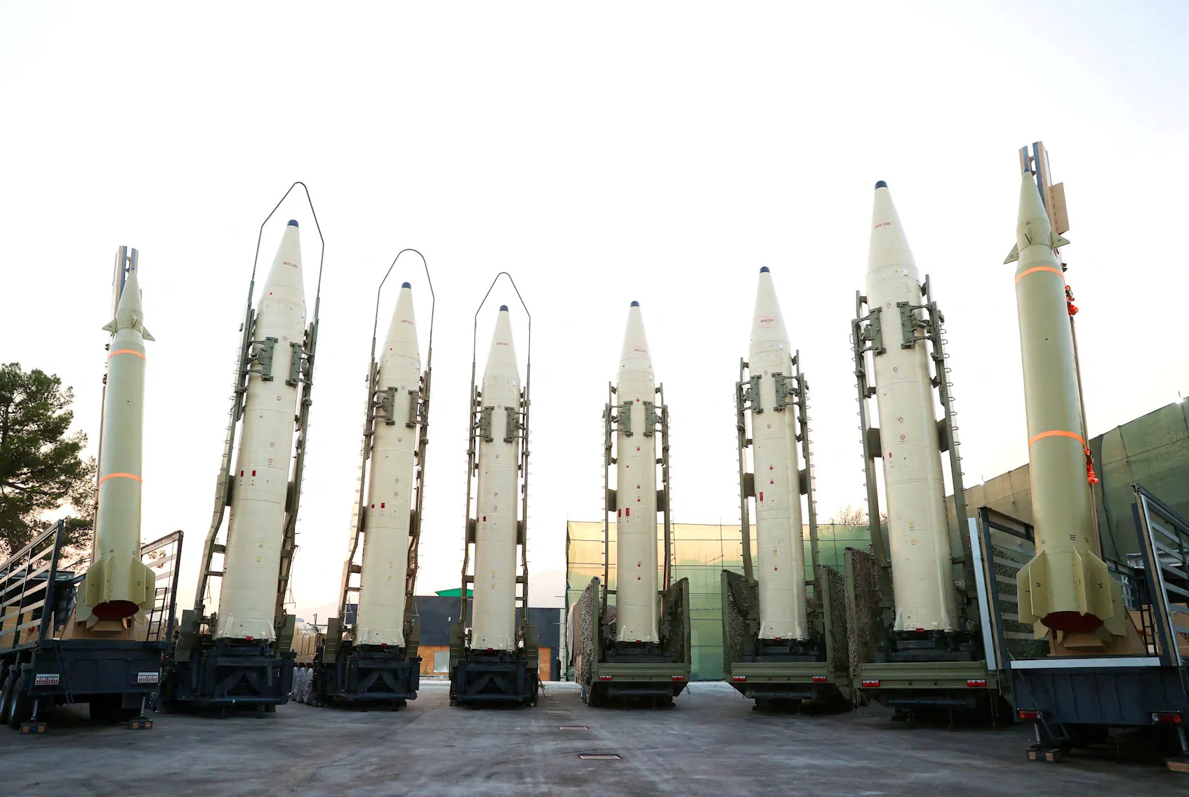 伊朗弹道导弹于2023年8月22日在伊朗德黑兰举行的入伍仪式上展示。