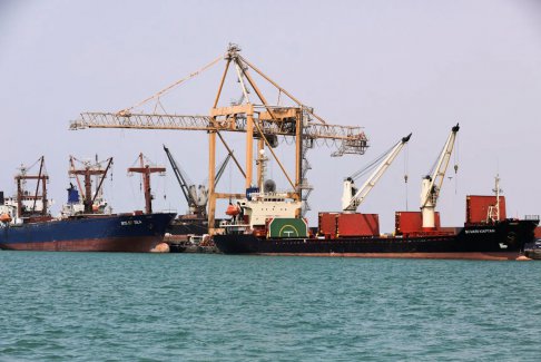 胡塞武装部长表示进入也门水域的船只必须获得许可