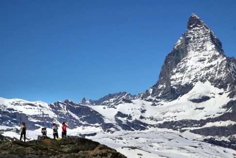 瑞士直升机搜寻滑雪者 发现另外五人死亡
