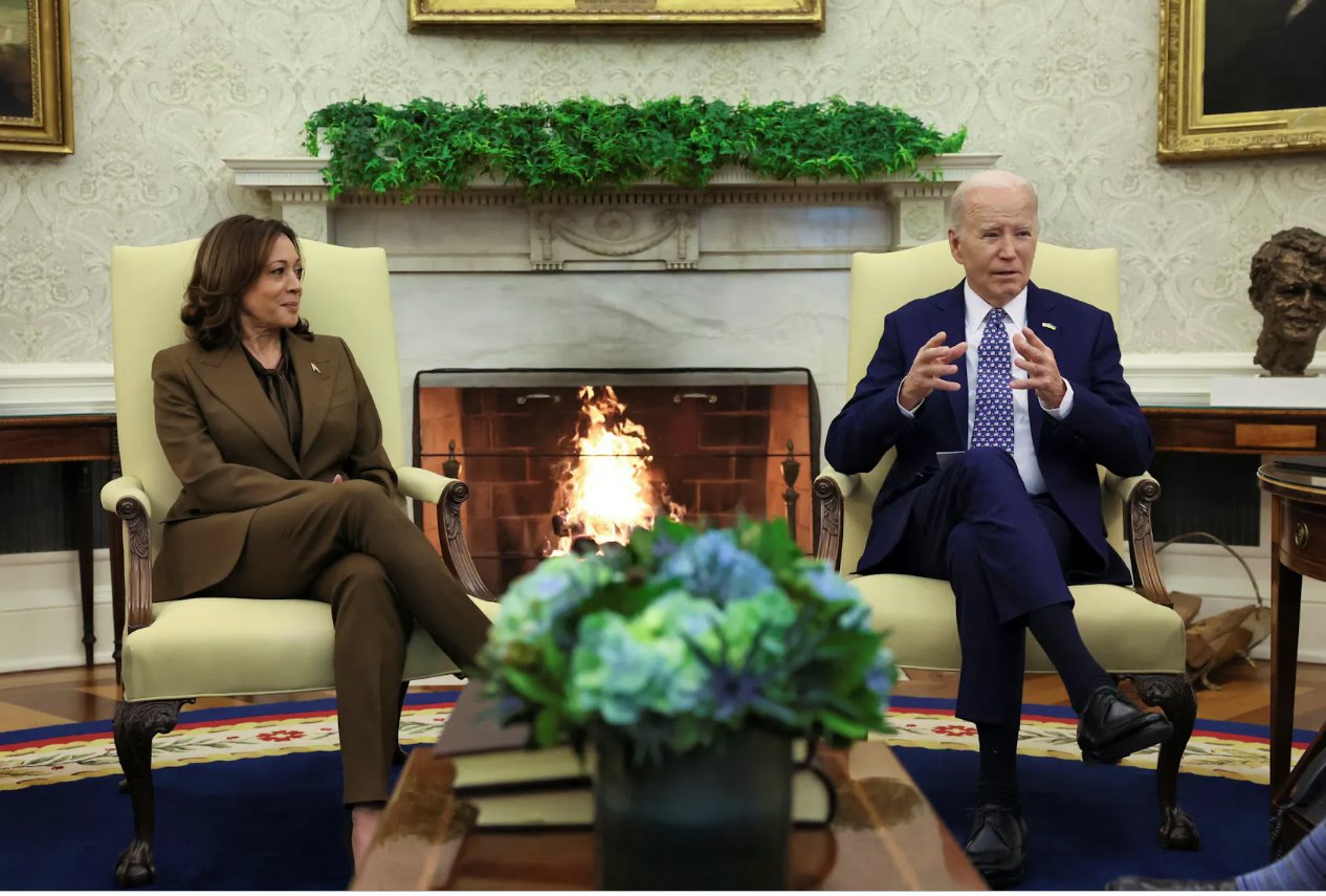 2024年2月27日，美国总统乔·拜登和副总统卡马拉·哈里斯在美国华盛顿白宫椭圆形办公室会见国会领导人。