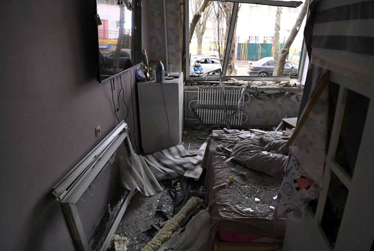 2024年3月16日，俄罗斯别尔哥罗德，俄罗斯-乌克兰冲突期间，事件发生后，一间公寓受损，地方当局称这是一次乌克兰导弹袭击。