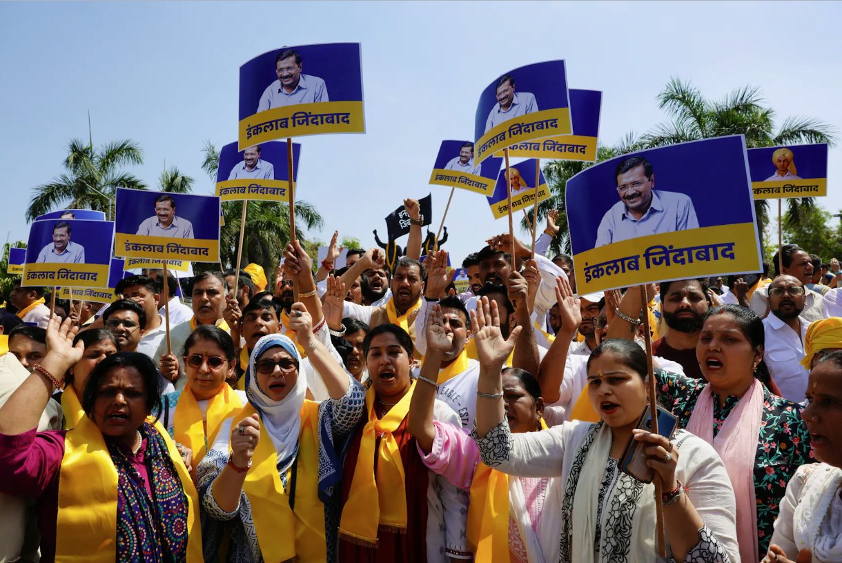 2024年3月23日，印度新德里，AamAadmi党(AAP)的支持者抗议该党主要领导人兼德里首席部长ArvindKejriwal被捕。