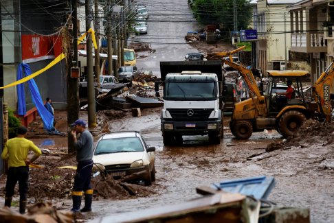 巴西南部持续降雨洪水造成的死亡人数已达143人