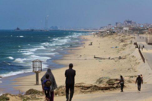 美国建立加沙码头 试图增加对饥饿飞地的援助