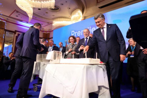 克罗地亚迎来由亲欧盟总理普伦科维奇领导的第三届