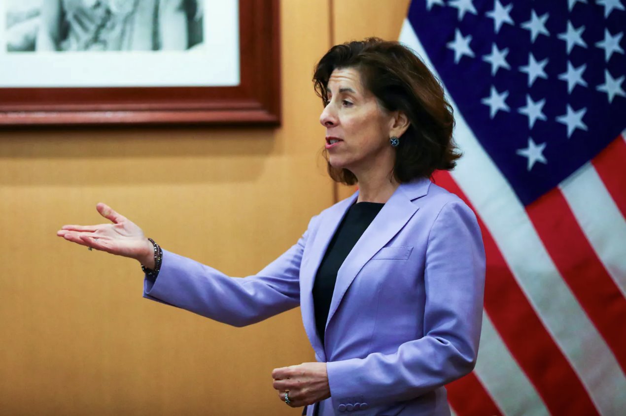 .S.商务部长吉娜·雷蒙多(GinaRaimondo)于2024年3月14日在泰国曼谷与泰国副总理兼外交部长ParnpreeBahiddha-nukara举行双边会议时做出反应。