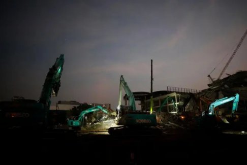 曼谷倒塌建筑内的工人讲述倒塌发生在两分钟之内