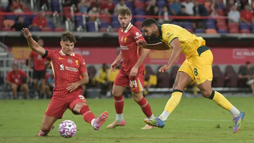 前切尔西中场球员鲁本·洛夫图斯-奇克在意大利俱乐部4-2友谊赛中为米兰打进一球