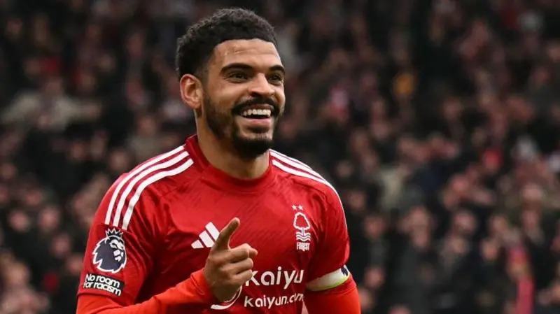 吉布斯-怀特为诺丁汉森林队出场118次，攻入18球，并有28次助攻