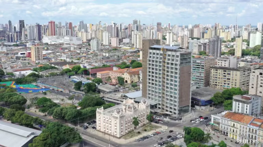 无人机拍摄的巴西贝伦COP30气候峰会前夕正在建设的酒店