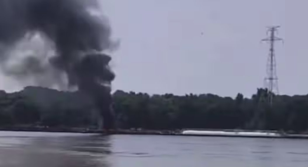 密西西比河附近电线作业时发生直升机坠毁事故，造成两人死亡