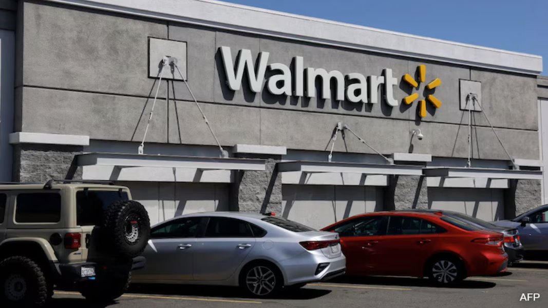 特朗普加倍关税后，亚马逊、沃尔玛和塔吉特暂停印度订单：消息人士