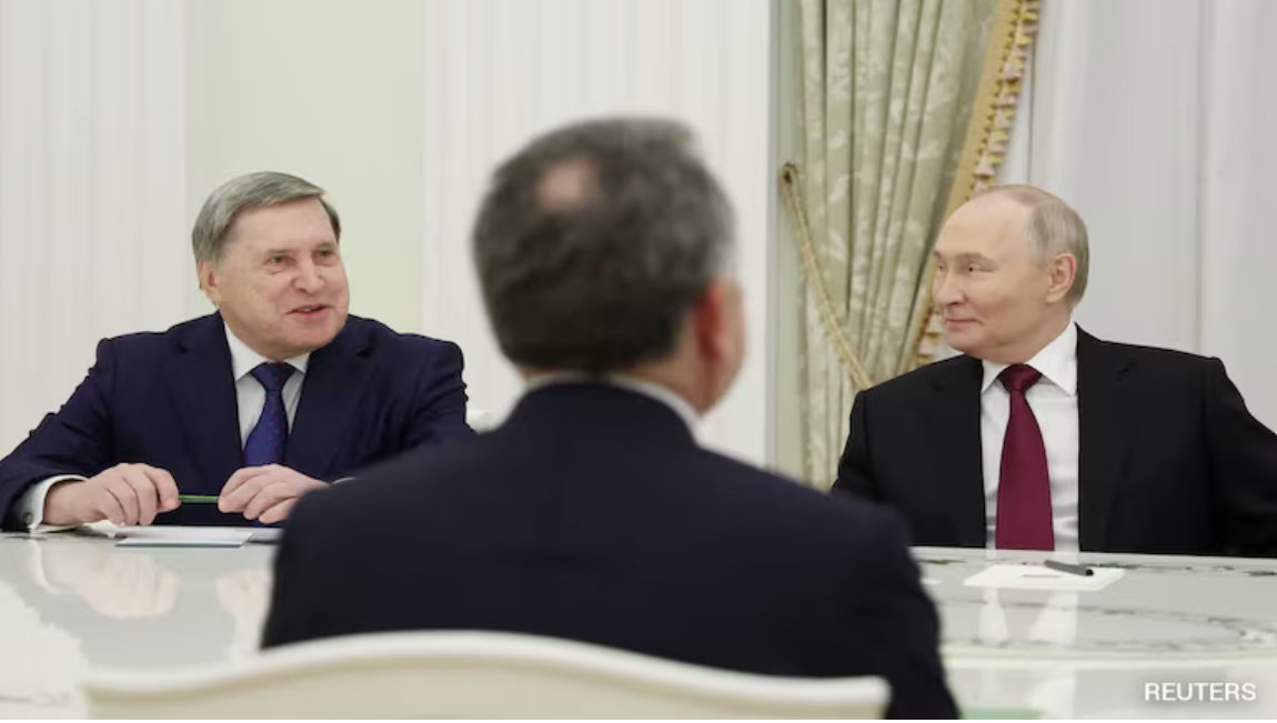 普京和外交政策顾问尤里·乌沙科夫与特朗普特使史蒂夫·威特科夫举行会晤。