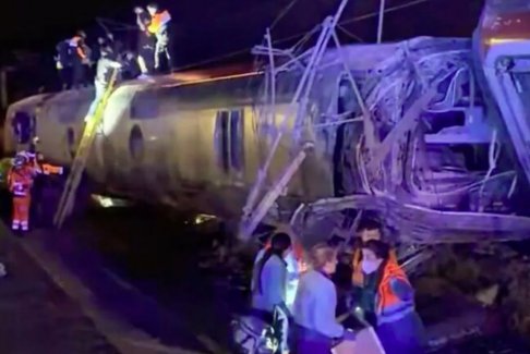 西班牙高速列车相撞事故造成21人死亡