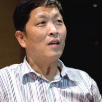 环境监察队长为工作衣服被抗法人员撕烂(图)